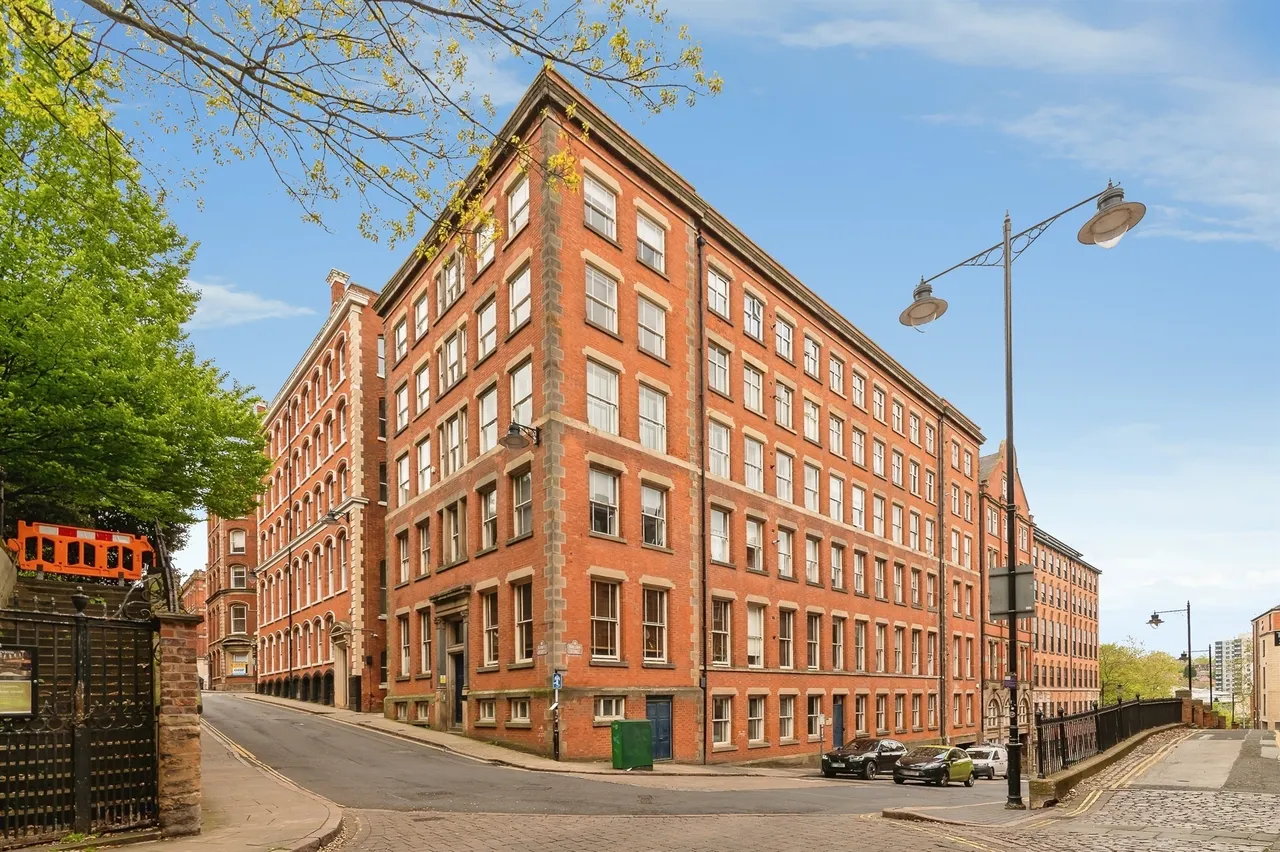 2 bed flat for sale — Stoney Street, Nottingham