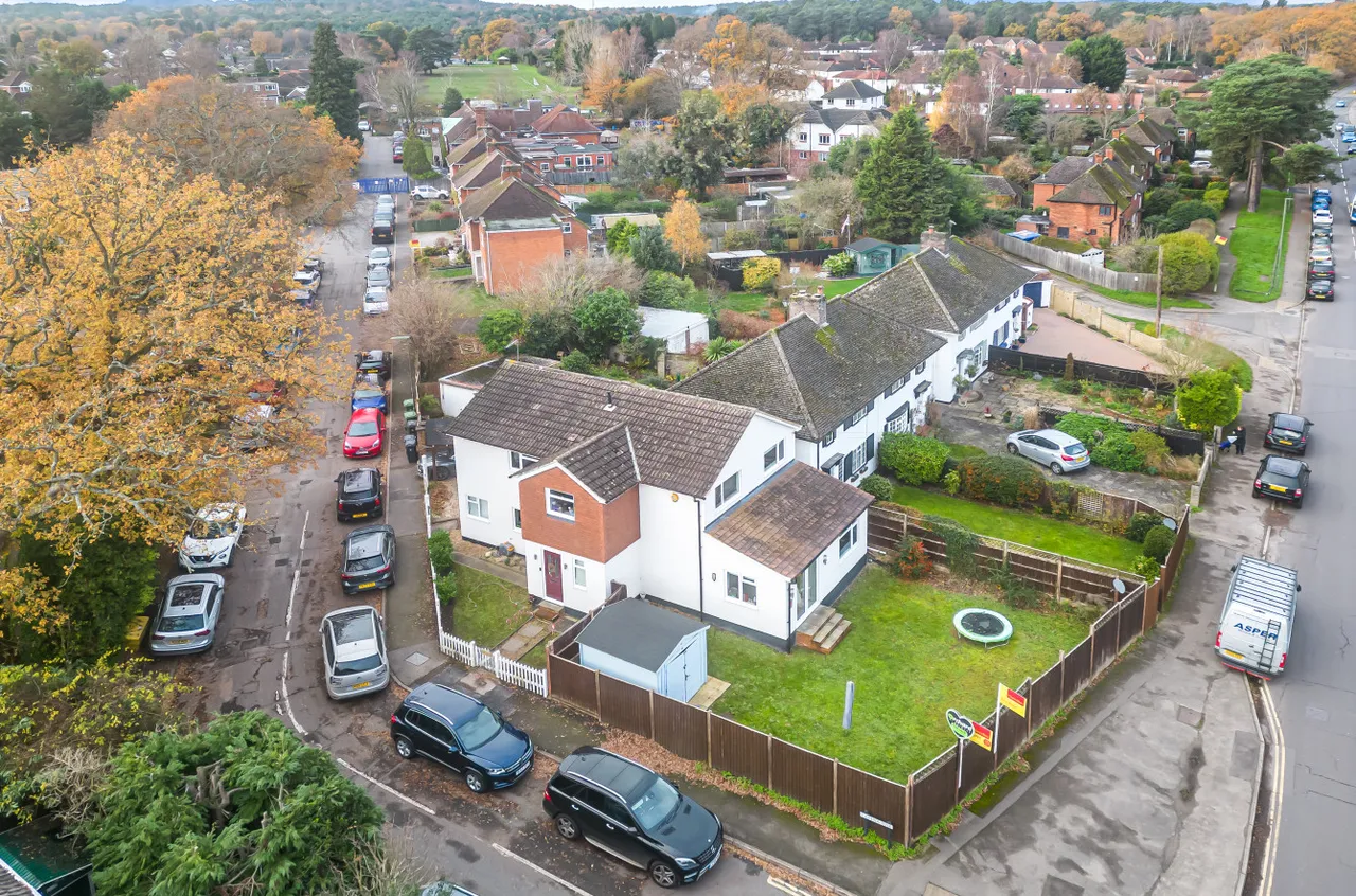 Catena Rise, Lightwater, Surrey, GU18 5RD, photo 17