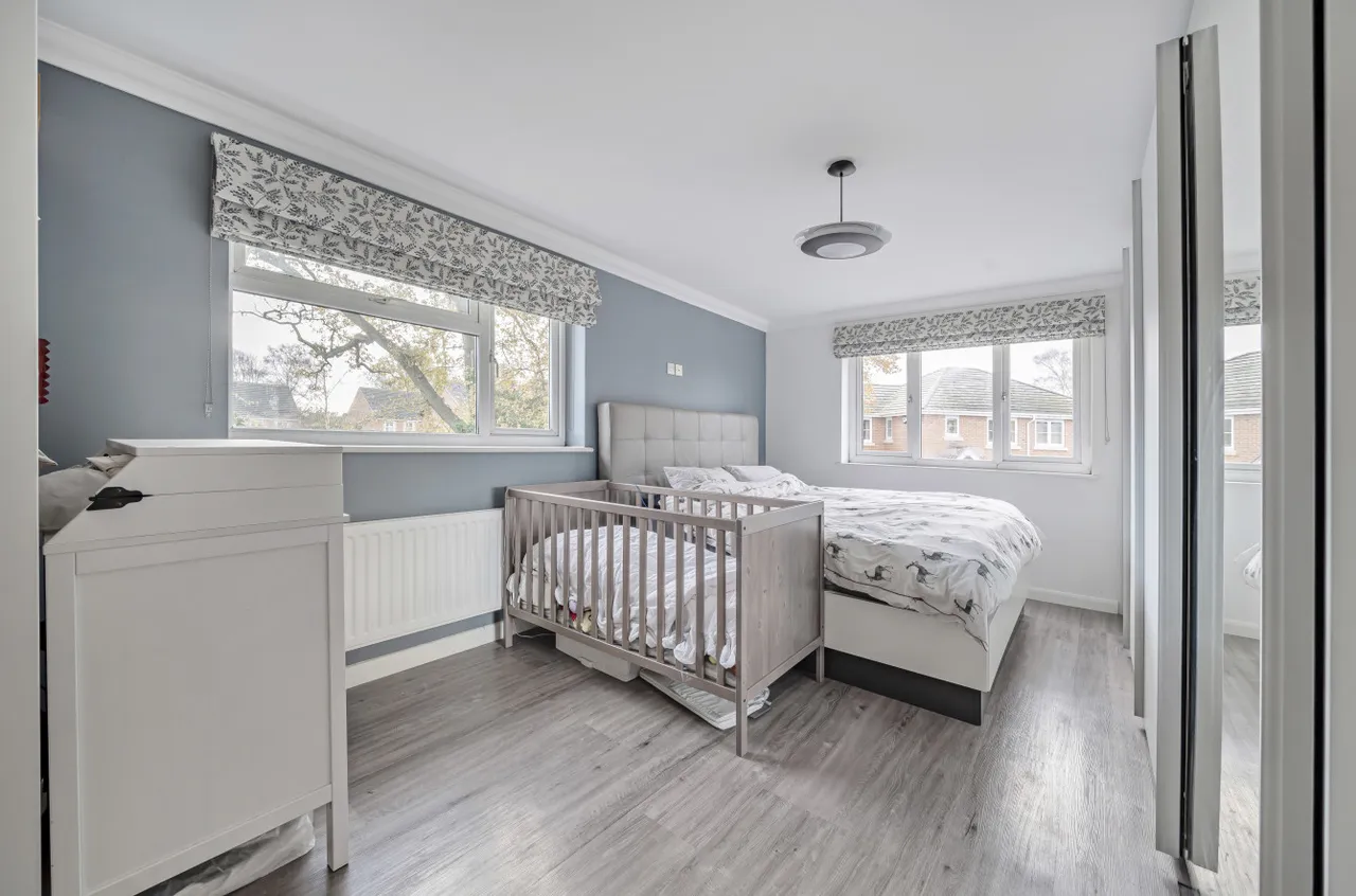 Catena Rise, Lightwater, Surrey, GU18 5RD, photo 5