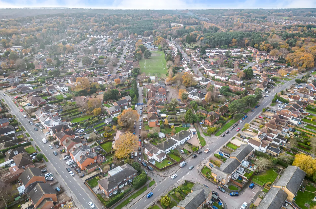 Catena Rise, Lightwater, Surrey, GU18 5RD, photo 16