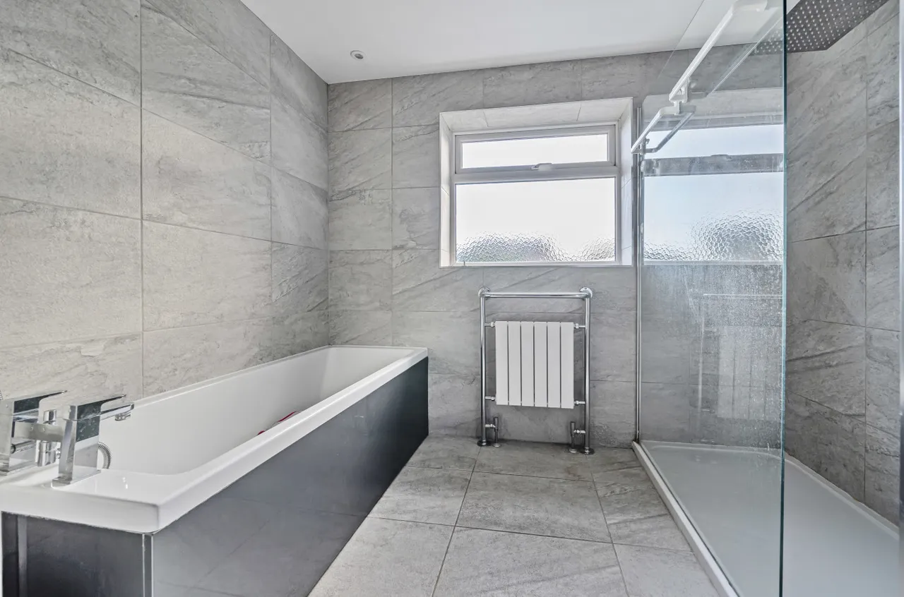 Catena Rise, Lightwater, Surrey, GU18 5RD, photo 12