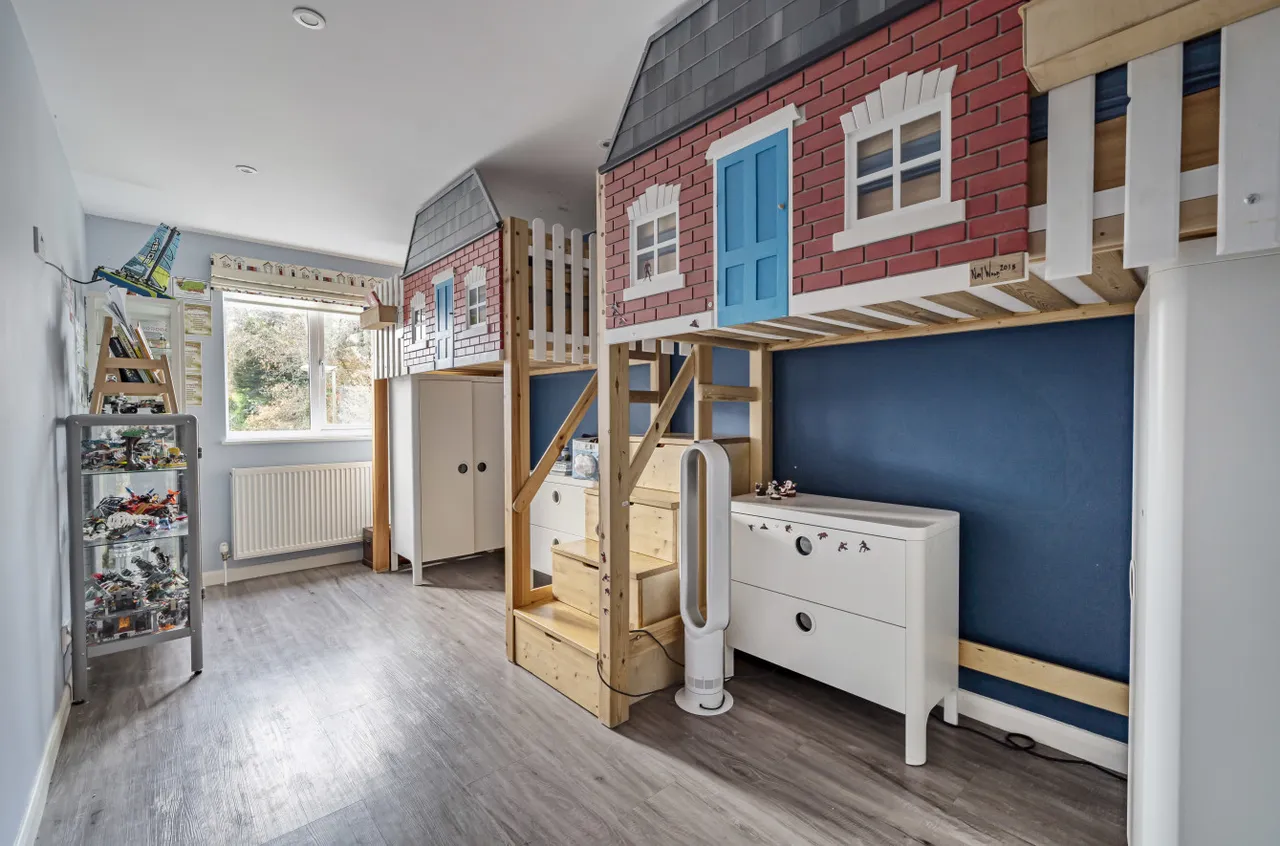 Catena Rise, Lightwater, Surrey, GU18 5RD, photo 11