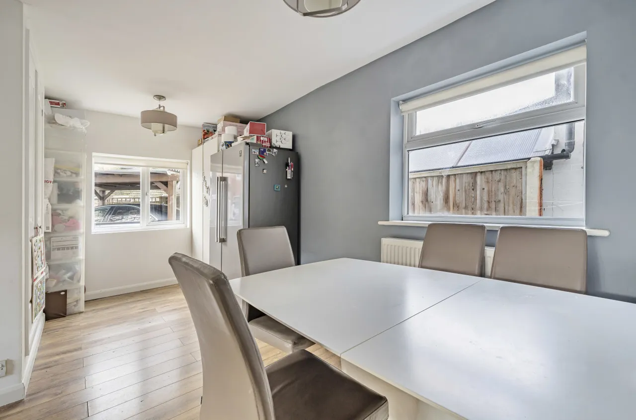 Catena Rise, Lightwater, Surrey, GU18 5RD, photo 4