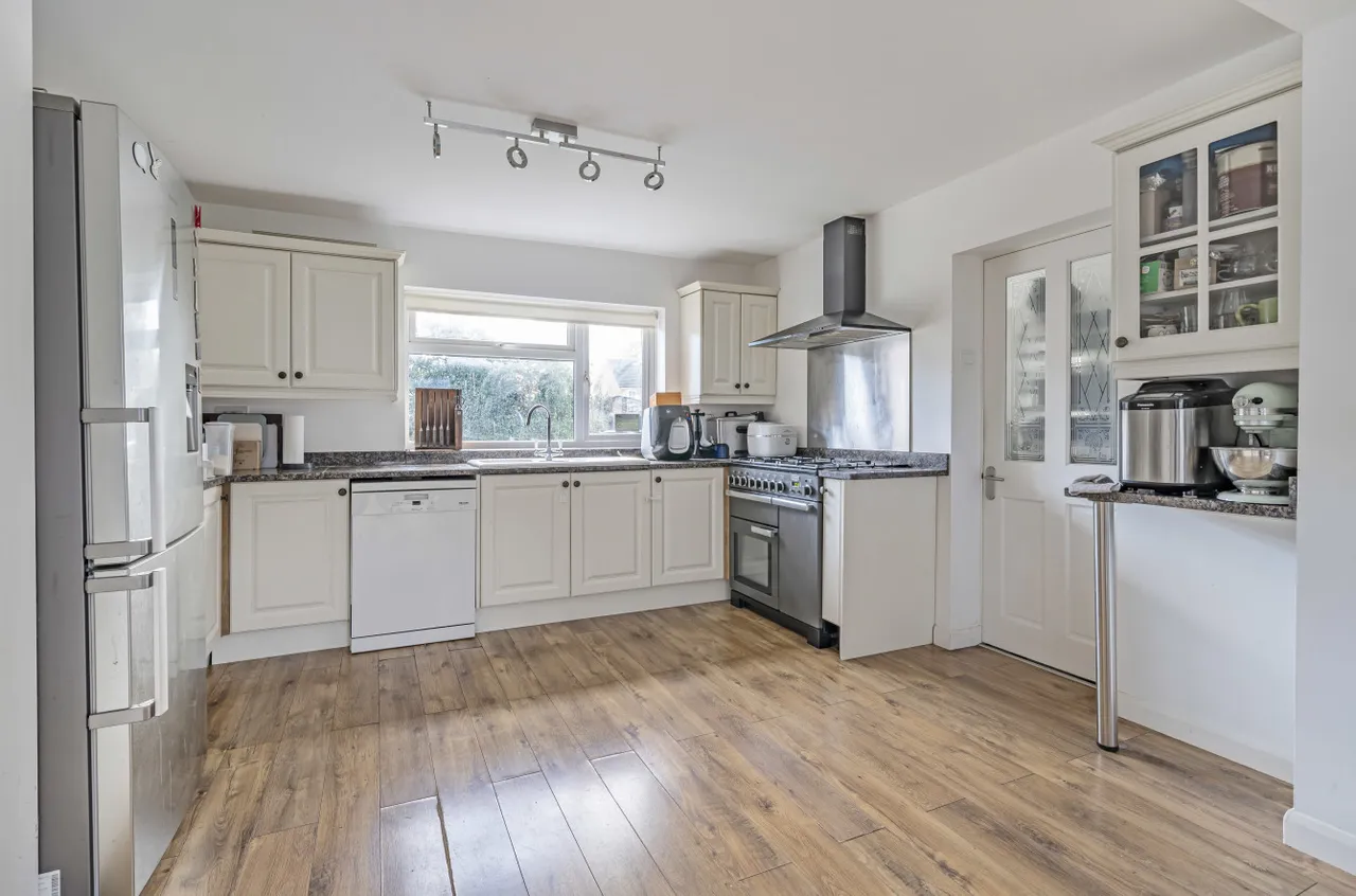 Catena Rise, Lightwater, Surrey, GU18 5RD, photo 10