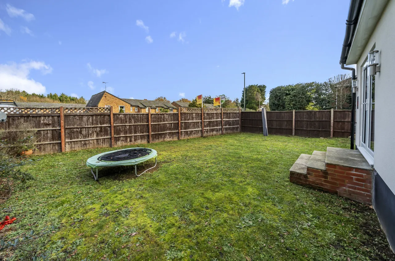 Catena Rise, Lightwater, Surrey, GU18 5RD, photo 13