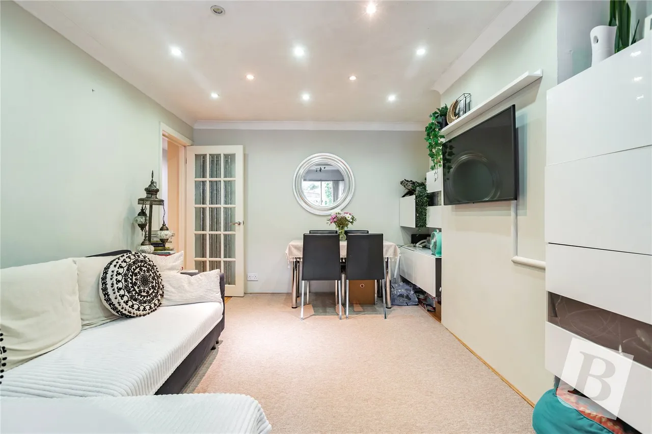 2 bed flat for sale, Ballards Road, Dagenham, RM10