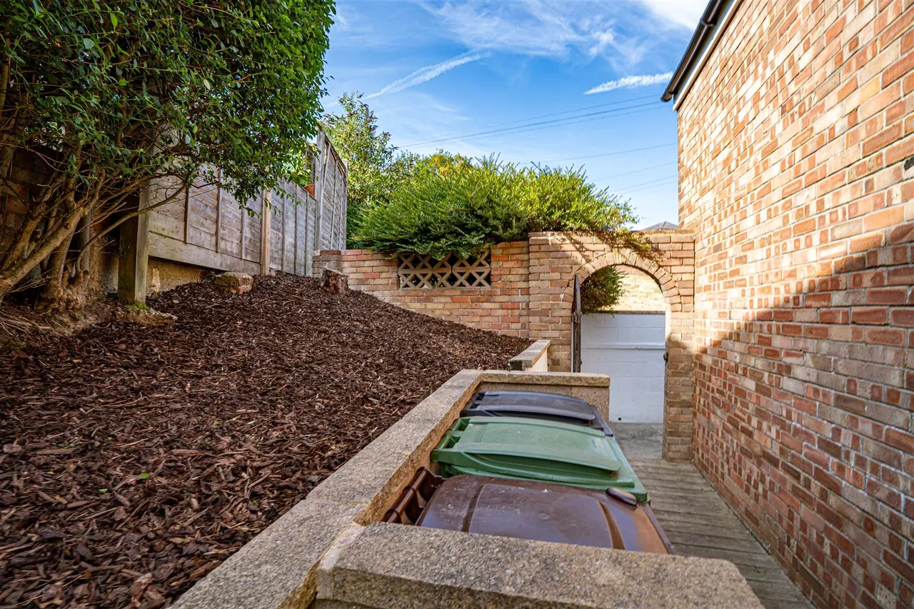 Valleyside Road, Hastings, photo 17