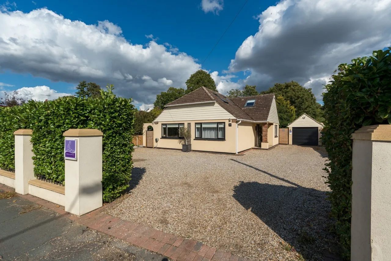 4 bed property for sale, Straight Road, Colchester, CO3