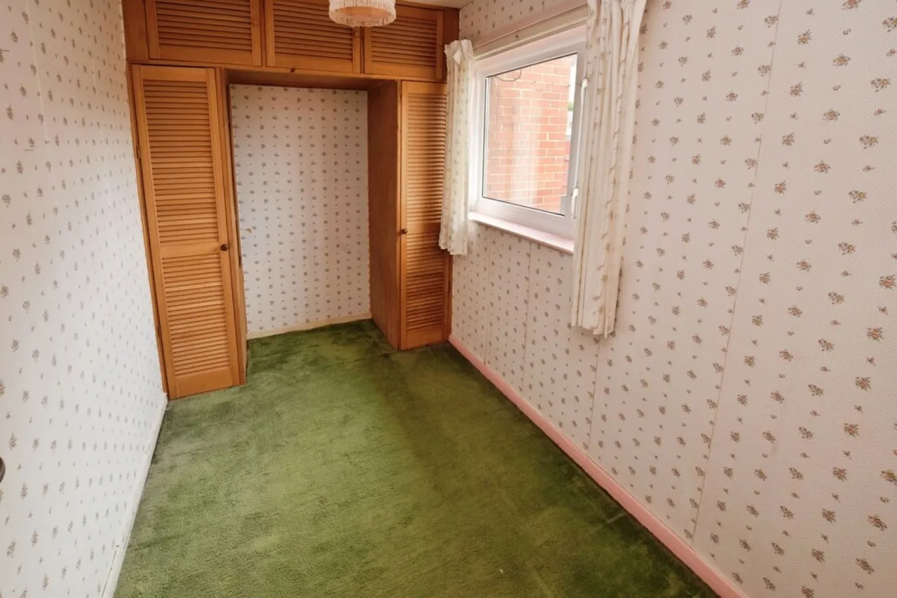 Hillyfield Road, photo 9