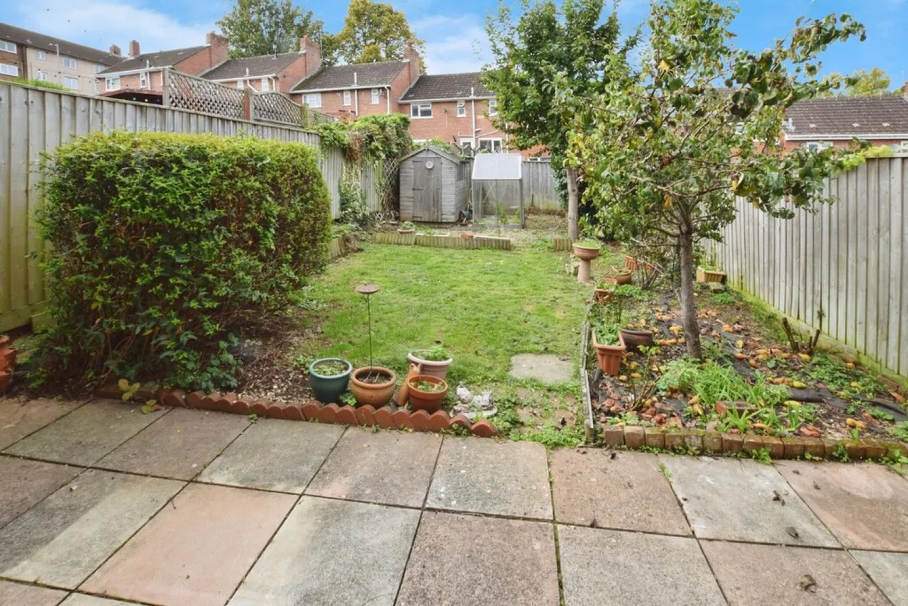Hillyfield Road, photo 11