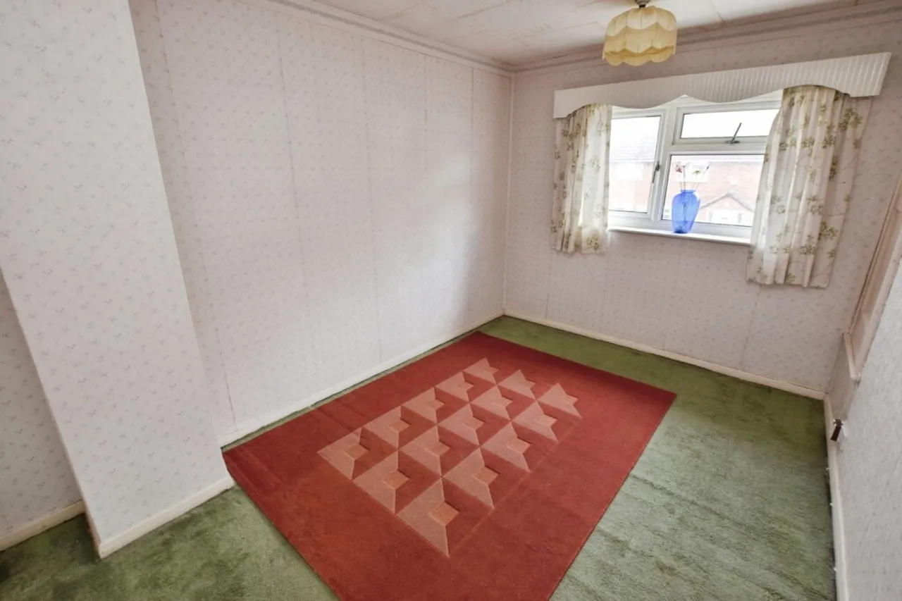 Hillyfield Road, photo 8