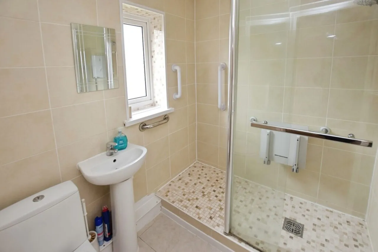 Hillyfield Road, photo 10