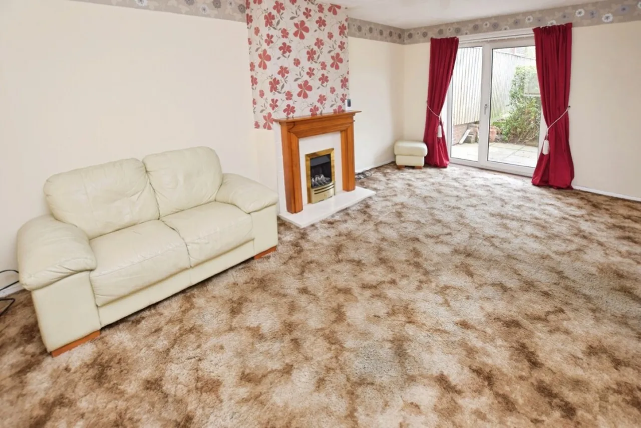 Hillyfield Road, photo 2