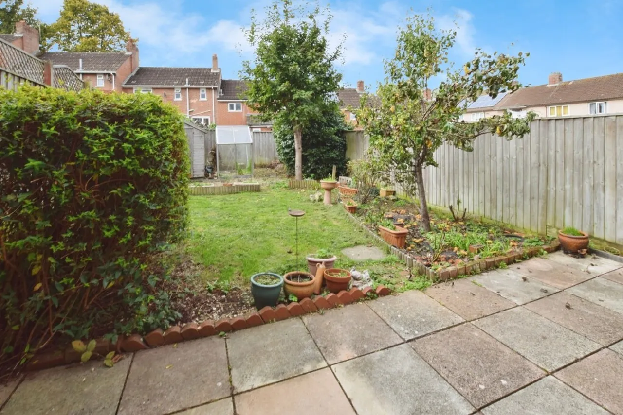 Hillyfield Road, photo 12