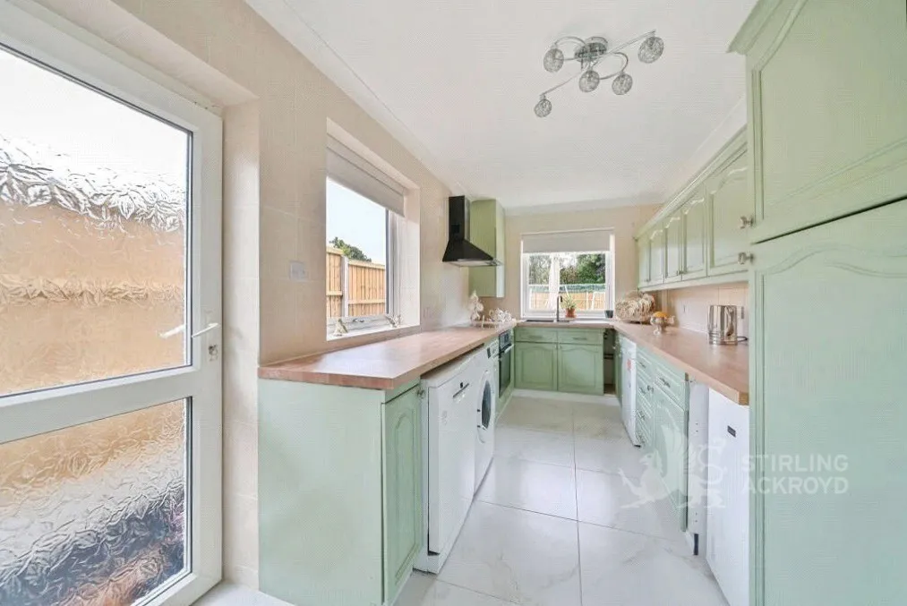 Green Lane, Chertsey, KT16, photo 3