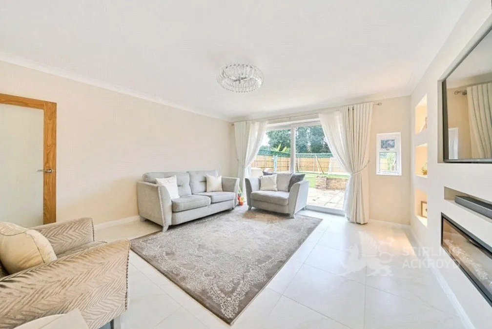 Green Lane, Chertsey, KT16, photo 2
