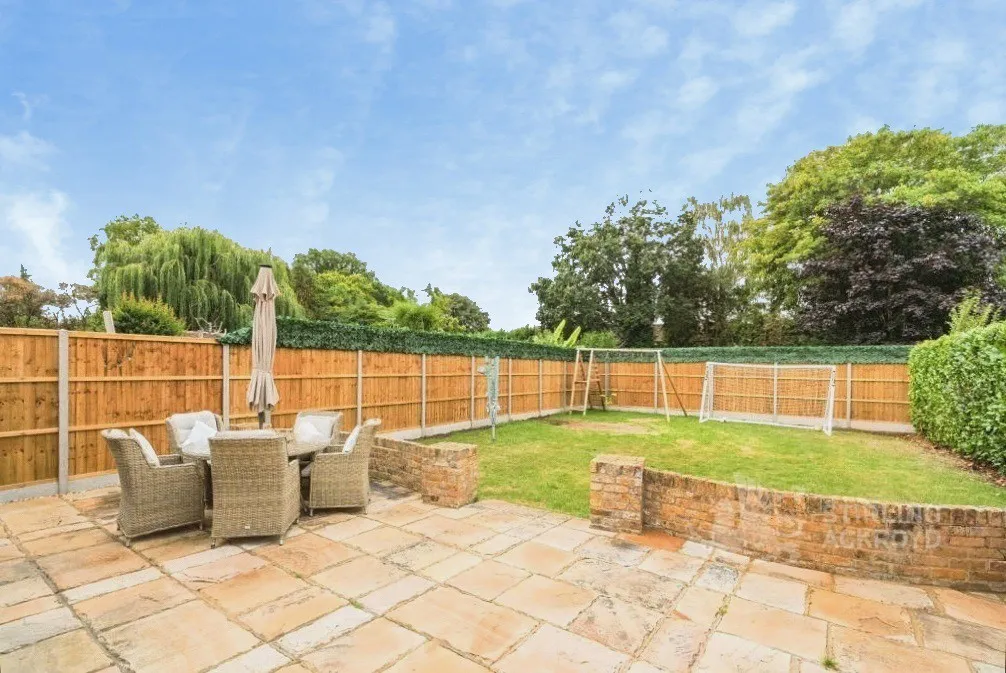 Green Lane, Chertsey, KT16, photo 5
