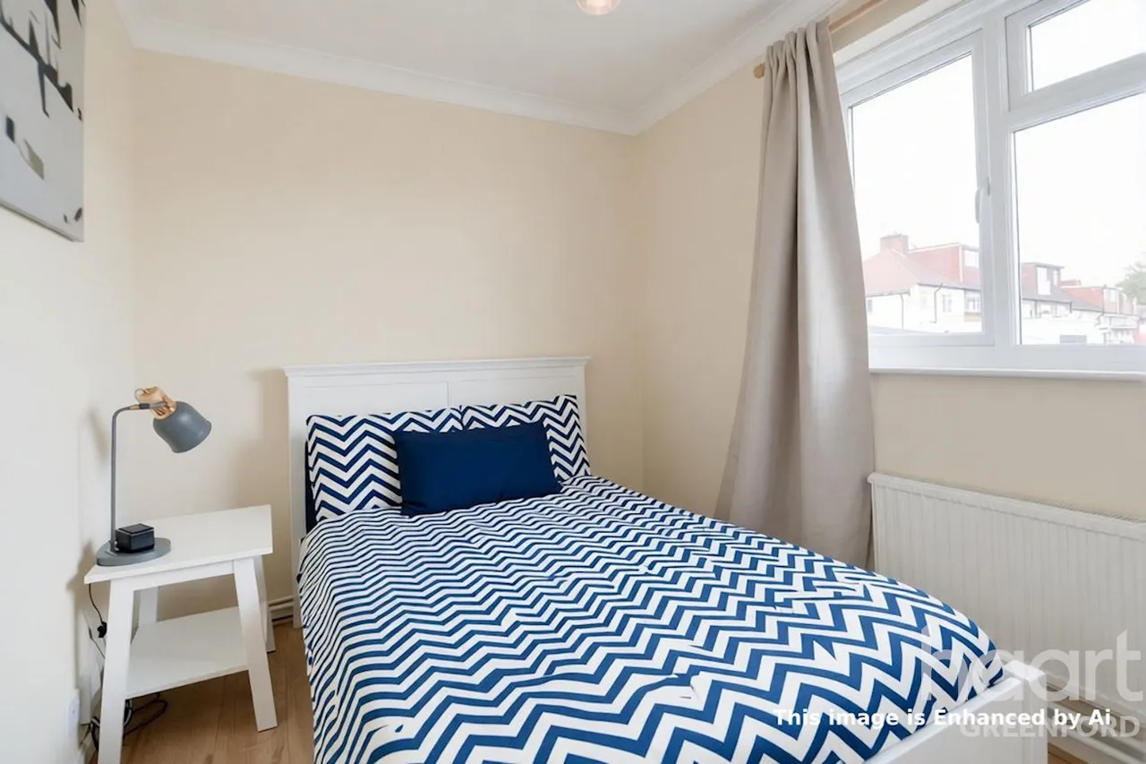 Portland Crescent, London, UB6, photo 2