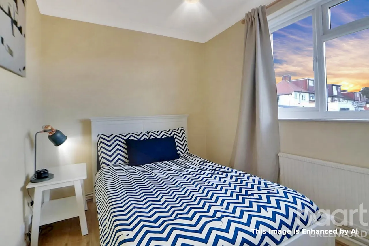 2 bed flat for sale, Portland Crescent, London, UB6