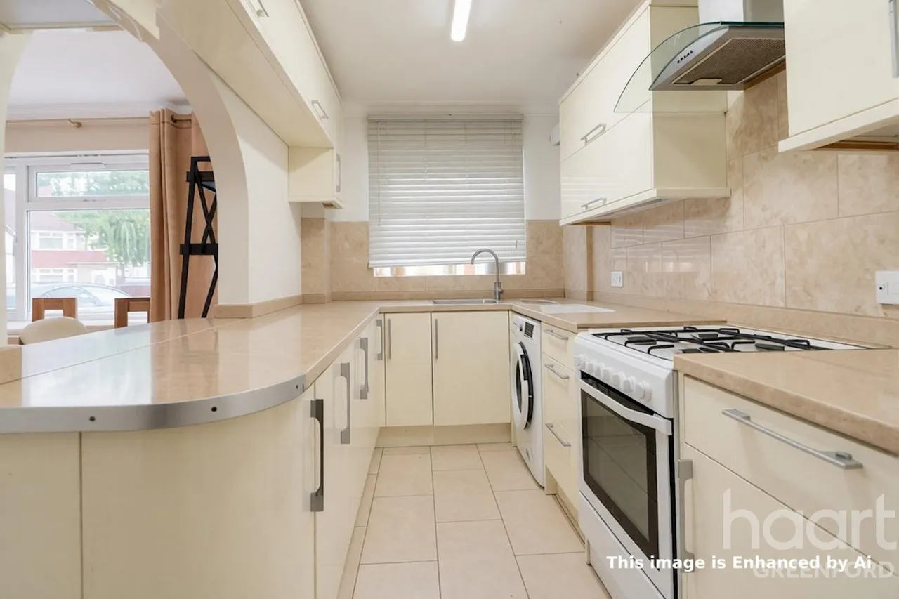 Portland Crescent, London, UB6, photo 4