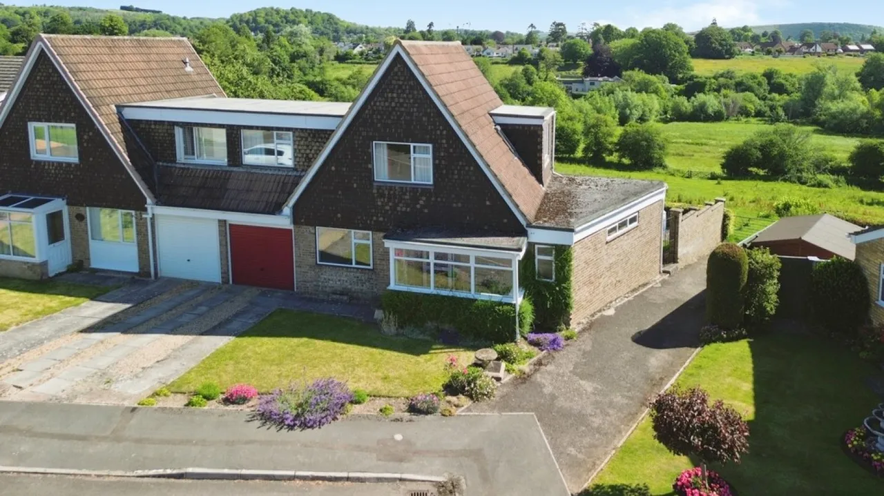3 bed house for sale — Damask Way, Warminster