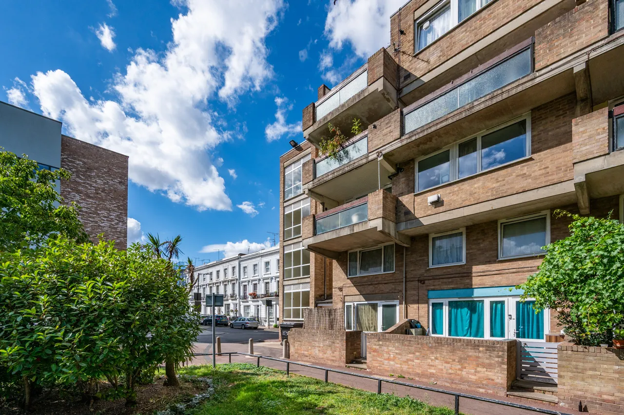 1 bed flat for sale — 14 Downfield Close, London