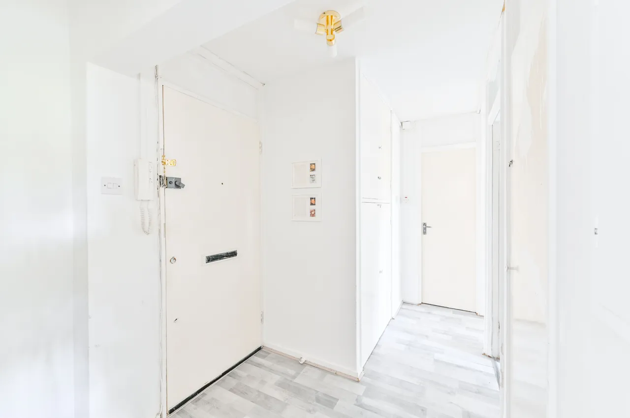 14 Downfield Close, London, photo 9