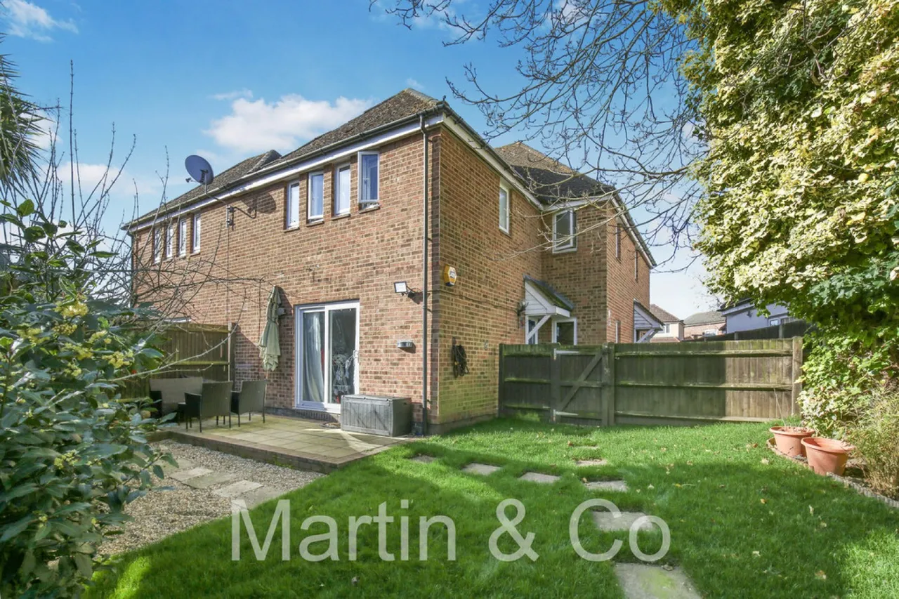 2 bed house for sale — Ash Road, Sutton, SM3