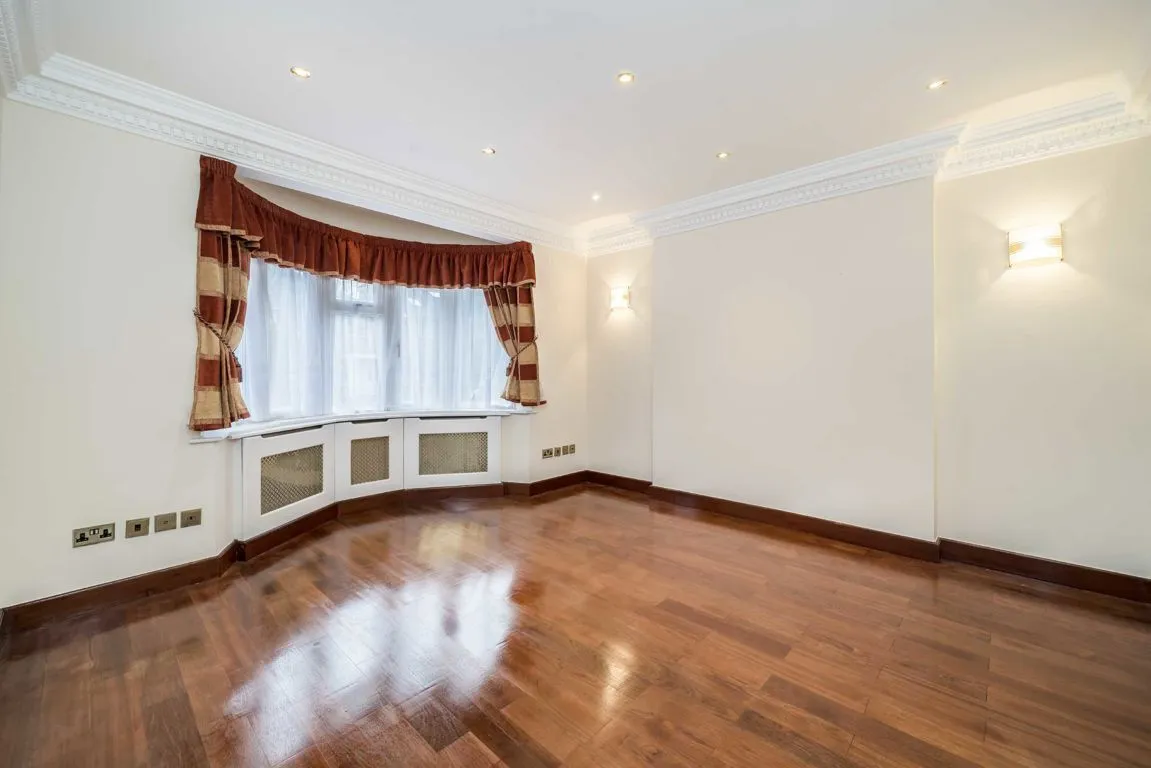 Vyner Road, W3, photo 3