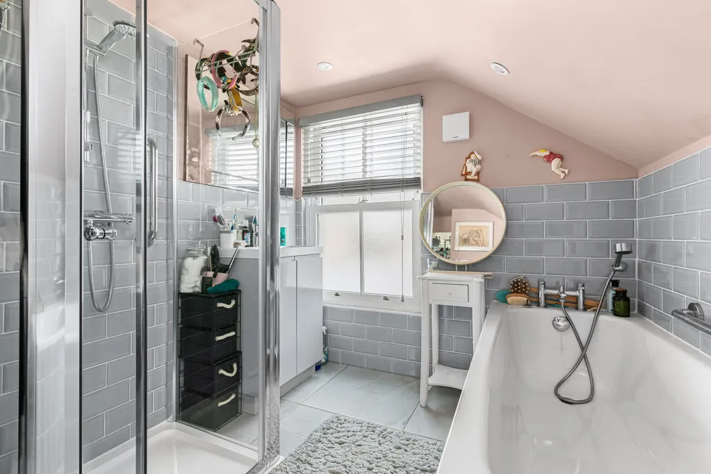 Dunboe Place, Shepperton TW17 9HH, photo 12