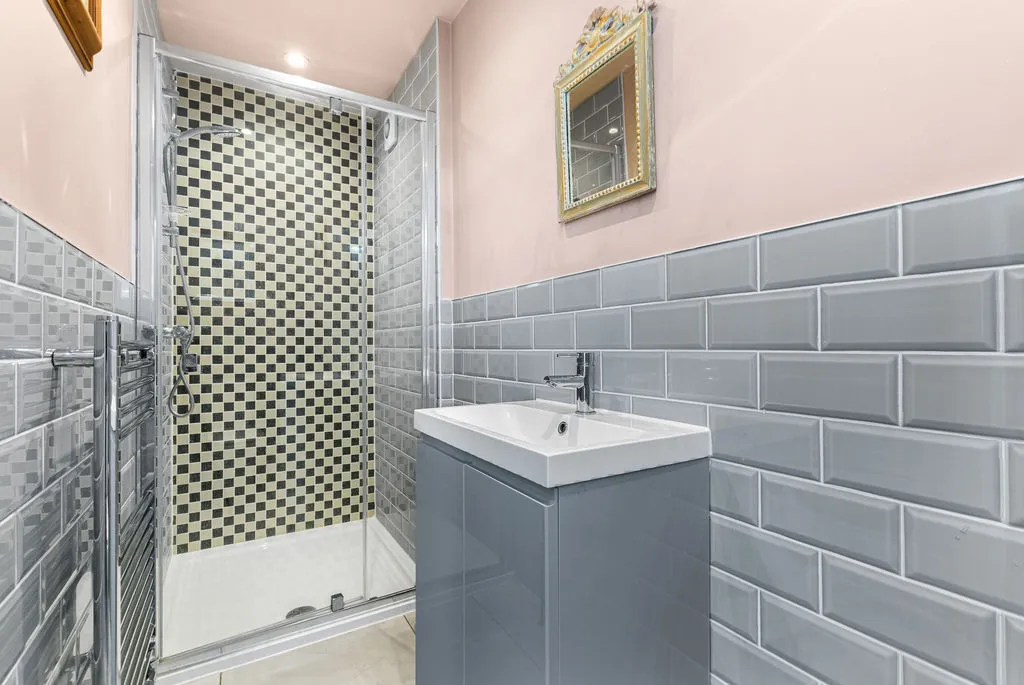 Dunboe Place, Shepperton TW17 9HH, photo 14