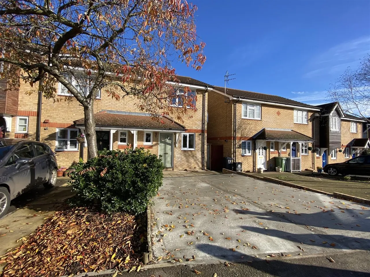 2 bed house to rent — Farm Lane Hoddesdon, Hertfordshire EN11 0HD
