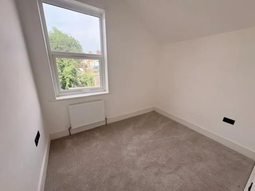 Harwoods Road, Watford, photo 8