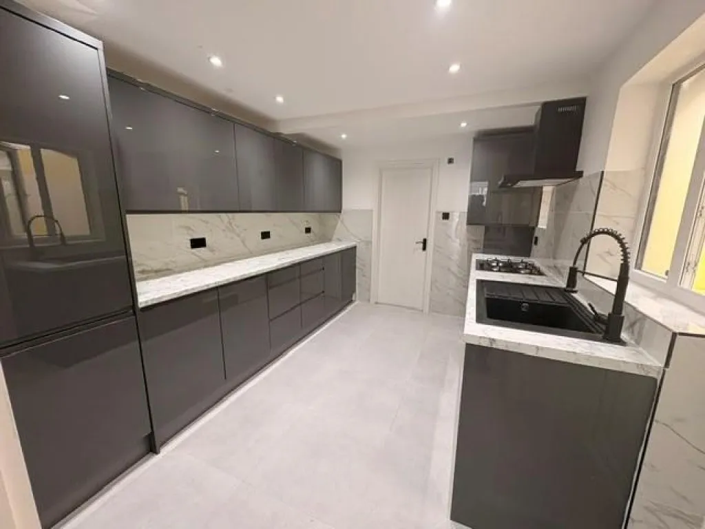 Harwoods Road, Watford, photo 4