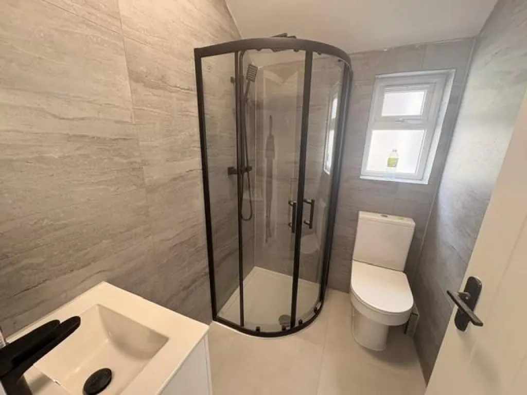 Harwoods Road, Watford, photo 10