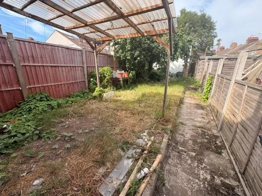 Harwoods Road, Watford, photo 9
