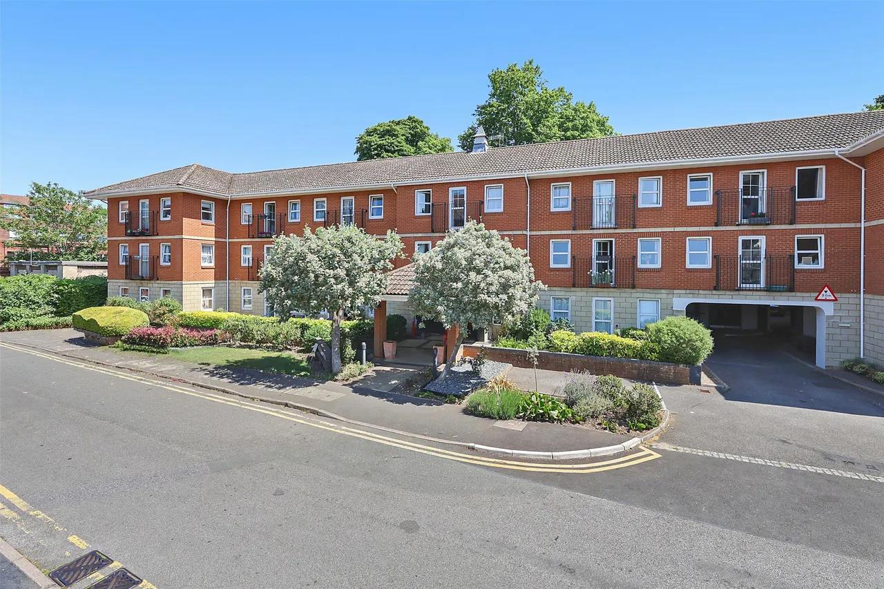 1 bed property for sale, Roebuck Close, Reigate, RH2