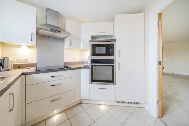 St. Lukes Road, Maidenhead, SL6, photo 2