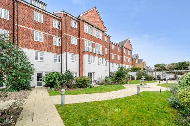 St. Lukes Road, Maidenhead, SL6, photo 13
