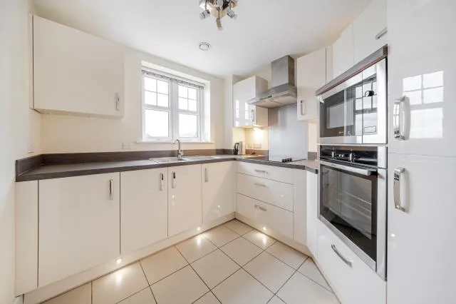 St. Lukes Road, Maidenhead, SL6, photo 3