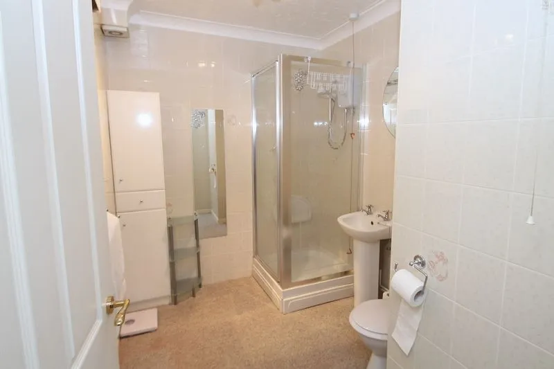 Rayleigh Road, Leigh-On-Sea, Essex, SS9 5PZ, photo 8