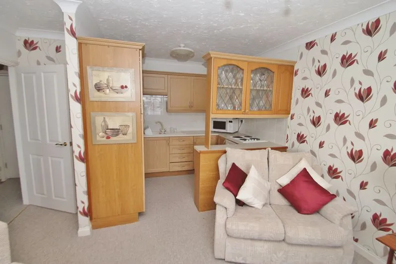Rayleigh Road, Leigh-On-Sea, Essex, SS9 5PZ, photo 4