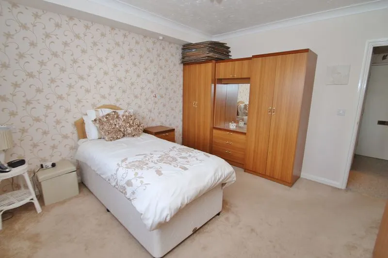Rayleigh Road, Leigh-On-Sea, Essex, SS9 5PZ, photo 6