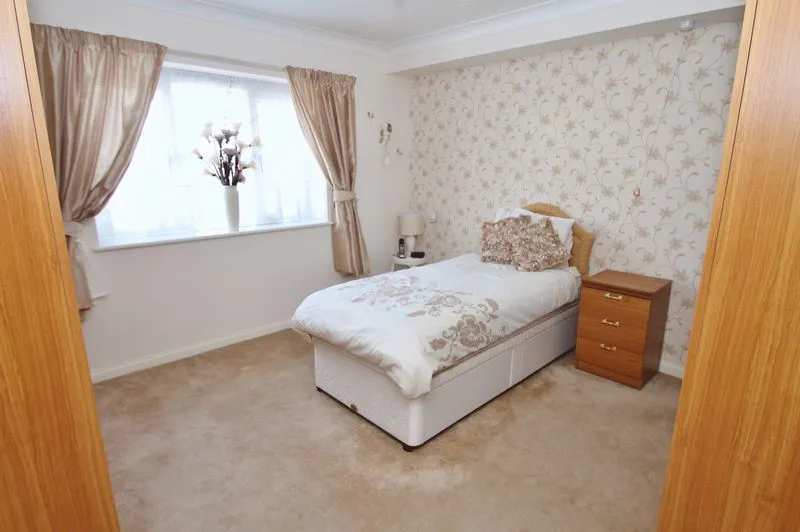 Rayleigh Road, Leigh-On-Sea, Essex, SS9 5PZ, photo 7