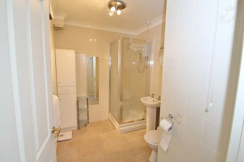 Rayleigh Road, Leigh-On-Sea, Essex, SS9 5PZ, photo 9