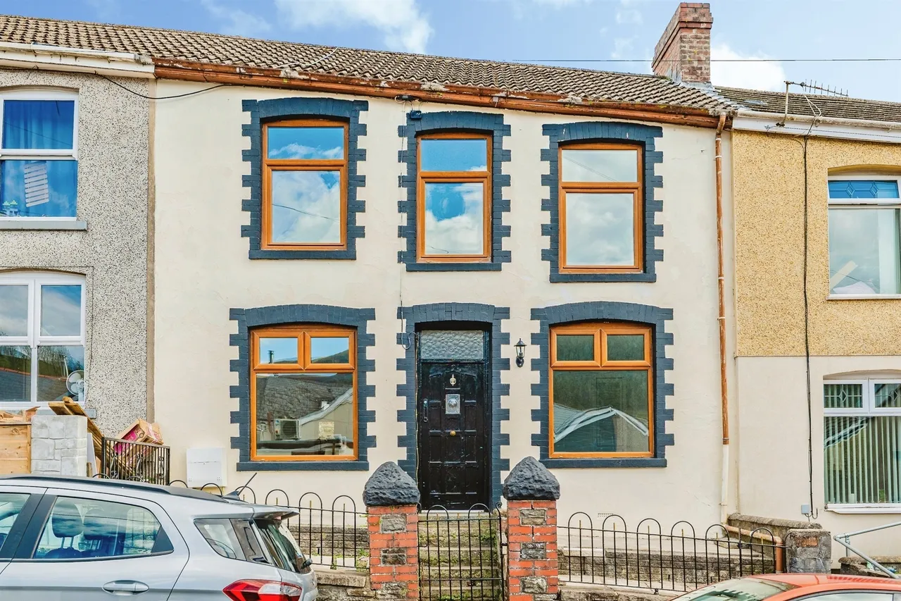 4 bed house for sale, Llanharan Terrace, Bridgend, CF32