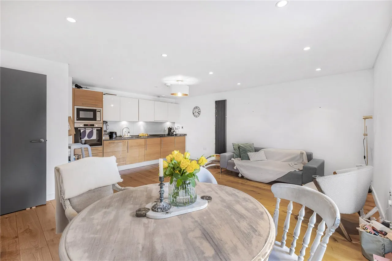 2 bed flat for sale, Bermondsey Square, London, SE1