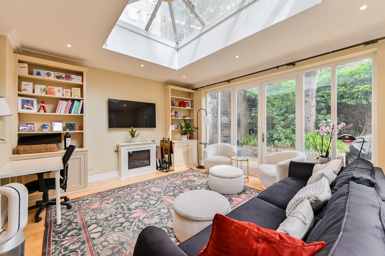 Flat 2, 80a Eccleston Square, London, photo 2