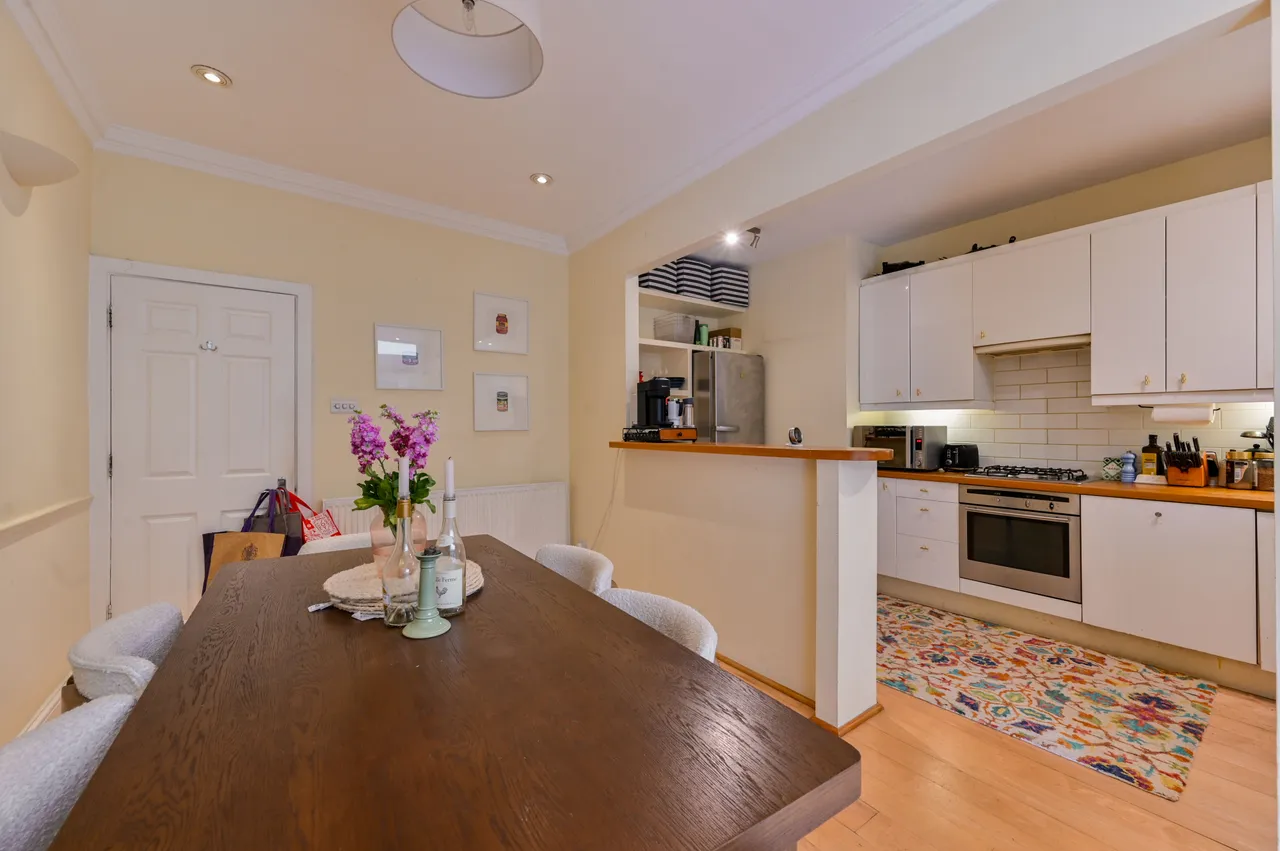 Flat 2, 80a Eccleston Square, London, photo 8