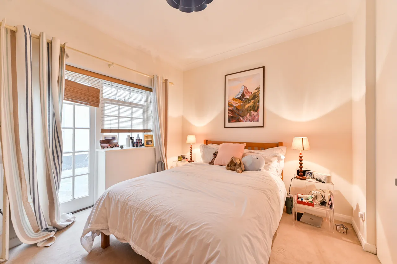 Flat 2, 80a Eccleston Square, London, photo 10